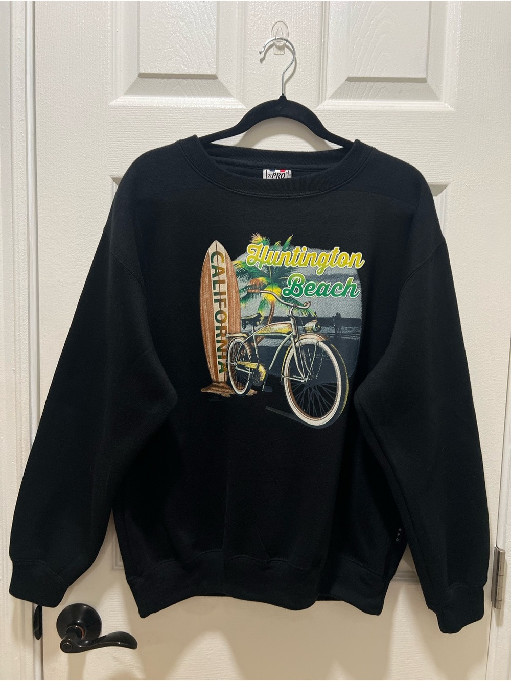 Vintage-Style Huntington Beach Graphic Crewneck Sweatshirt - Black Size Medium